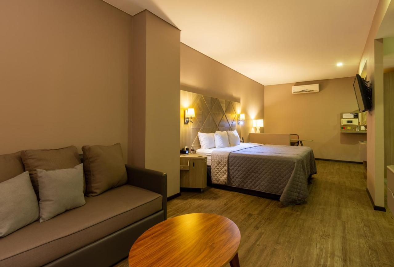Hotel Glow Point - Mulza レオン エクステリア 写真